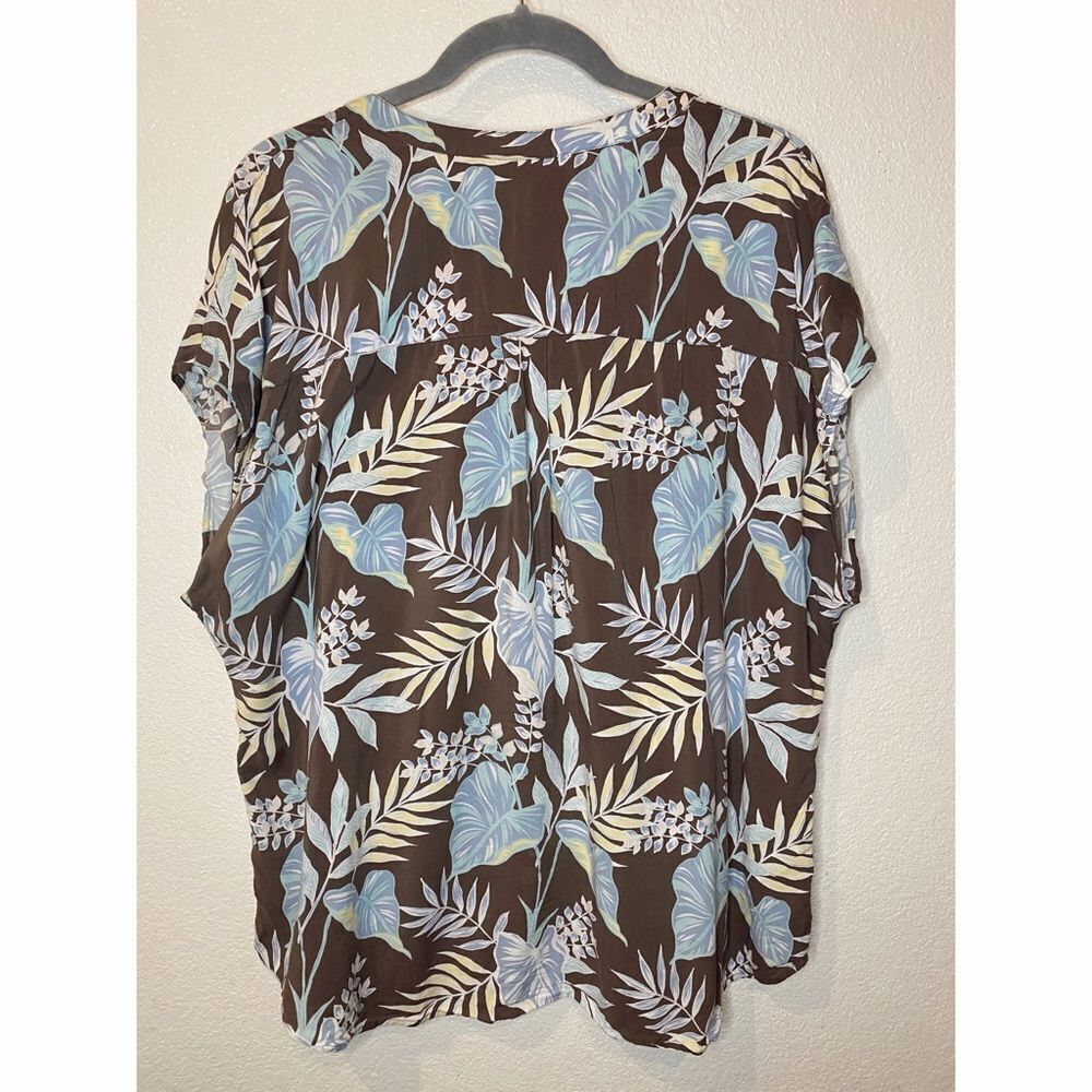 TORRID WOMEN’S DARK TAUPE & BLUE FLORAL CHALLIS DOLMAN BLOUSE SIZE 1/XL - Picture 6 of 8